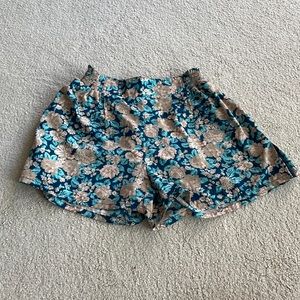 💜5 for $25 Navy tan floral high waisted shorts